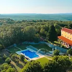 Calussovo 3*