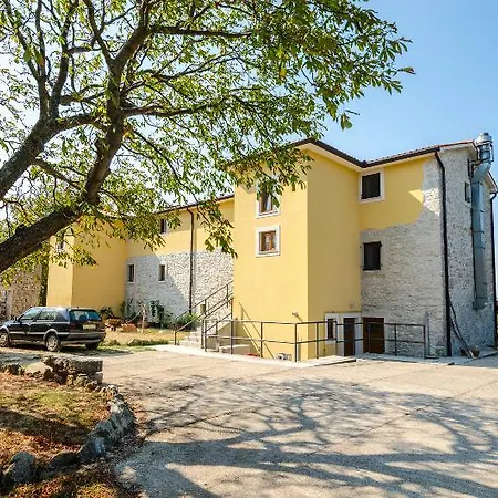 Otel Calussovo Ripenda Kras